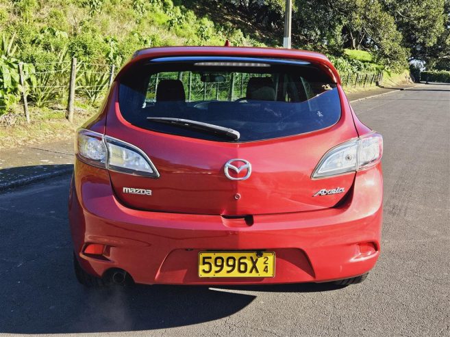 2013 Mazda Axela S SPORT, BLACK ALLOYS Hatchback Automatic REVERSING CAMERA