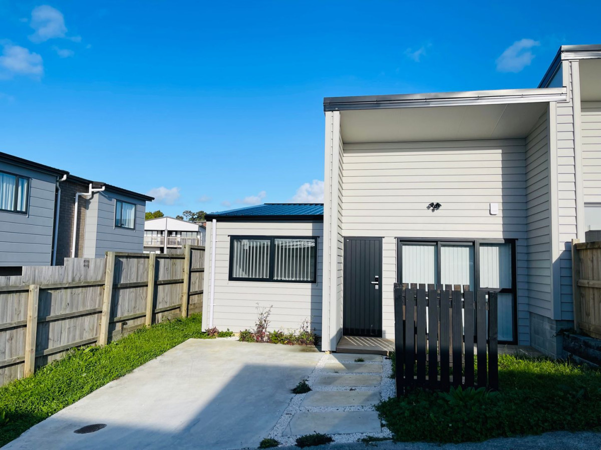 Urgent Sale, 15a Poruru Close, Papakura, Auckland