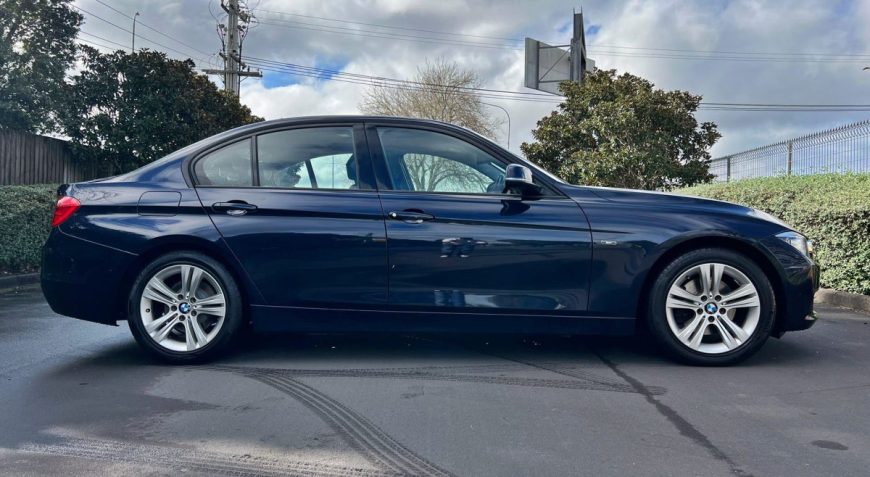 2013 BMW 320d Facelift Sports Diesel **Twin Power Turbo,Parking Sensors** *JoyStick,Parking Sensors,Electric Seats,Alloys*