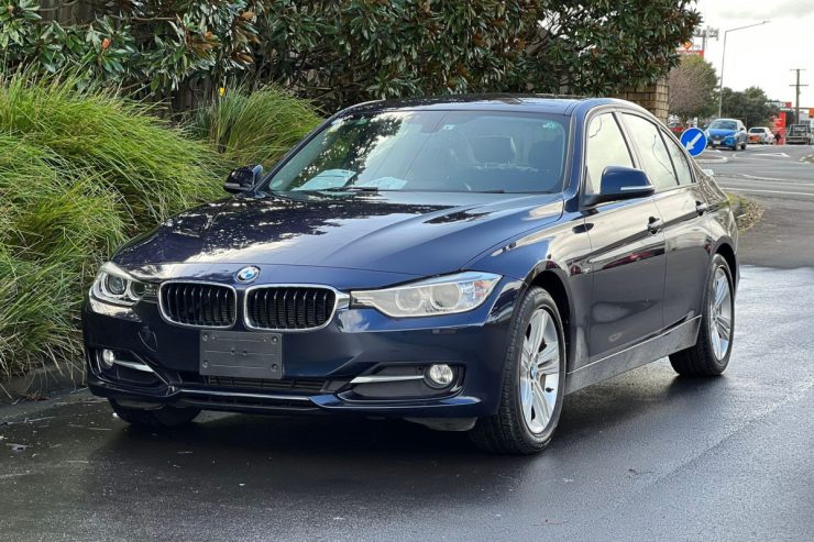 2013 BMW 320d Facelift Sports Diesel **Twin Power Turbo,Parking Sensors** *JoyStick,Parking Sensors,Electric Seats,Alloys*