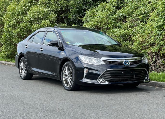 2015 Toyota Camry Hybrid G-PREMIUM **Sunroof, Cruise Control, Alloys** **Certified Super Low Kms only 45K**