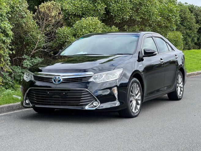 2015 Toyota Camry Hybrid G-PREMIUM **Sunroof, Cruise Control, Alloys** **Certified Super Low Kms only 45K**