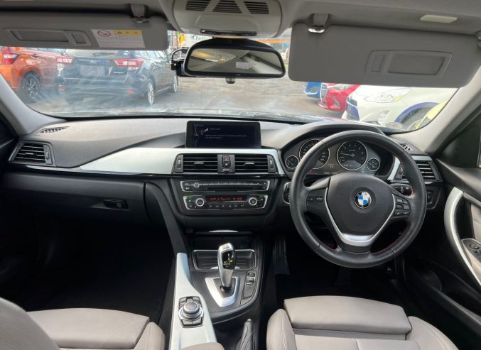 2012 BMW 320i Sport Grade 4.5 **LIM, JoyStick, i-Drive, Electric/Memory Seats** **Full Beige Leather/Heated Seats, On Special**