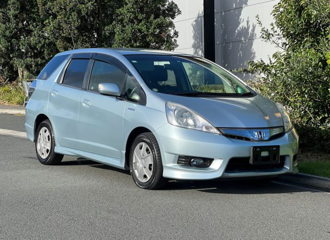 2013 Honda Fit Shuttle-Hybrid *Cruise Control, Half Leather Heated Seats** *Steering Controls, Keyless Entry, ECON, Alarm*