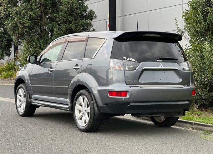 2011 Mitsubishi Outlander 24G 7 Seater **Paddle Shifters,Parking Sensors,Alloys** **Rockford Sound System, Rev- Camera,Special*