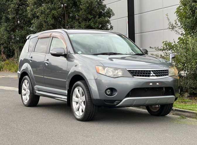 2011 Mitsubishi Outlander 24G 7 Seater **Paddle Shifters,Parking Sensors,Alloys** **Rockford Sound System, Rev- Camera,Special*