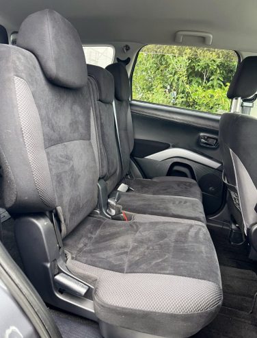 2011 Mitsubishi Outlander 24G 7 Seater **Paddle Shifters,Parking Sensors,Alloys** **Rockford Sound System, Rev- Camera,Special*