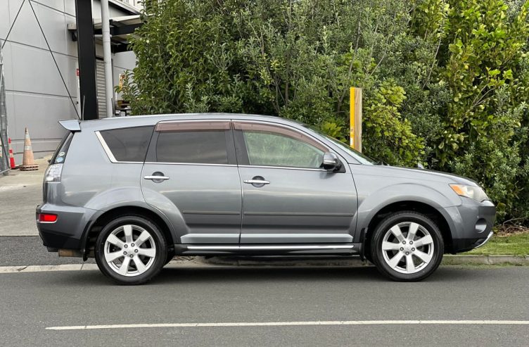 2011 Mitsubishi Outlander 24G 7 Seater **Paddle Shifters,Parking Sensors,Alloys** **Rockford Sound System, Rev- Camera,Special*