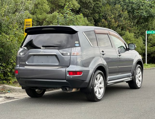 2011 Mitsubishi Outlander 24G 7 Seater **Paddle Shifters,Parking Sensors,Alloys** **Rockford Sound System, Rev- Camera,Special*