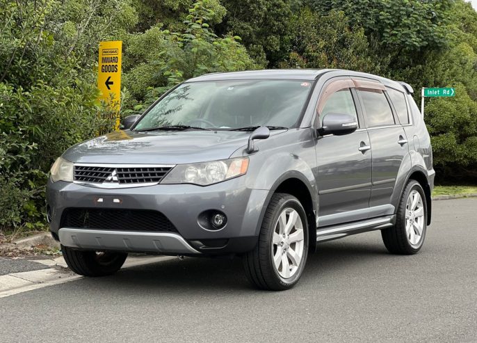 2011 Mitsubishi Outlander 24G 7 Seater **Paddle Shifters,Parking Sensors,Alloys** **Rockford Sound System, Rev- Camera,Special*