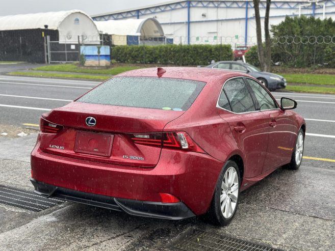 2013 Lexus IS 300h **Heated & Leather Seats* Cruise Control*Reverse Camera** *Zero Deposit/On Spot Finance available, TC Apply*