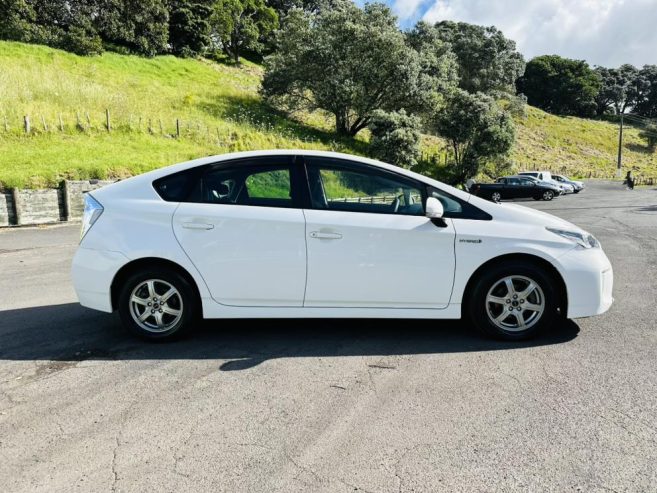 2015 Toyota Prius HYBRID SYNERGY DRIVE !! PUSH BUTTON START !! Hatchback Automatic