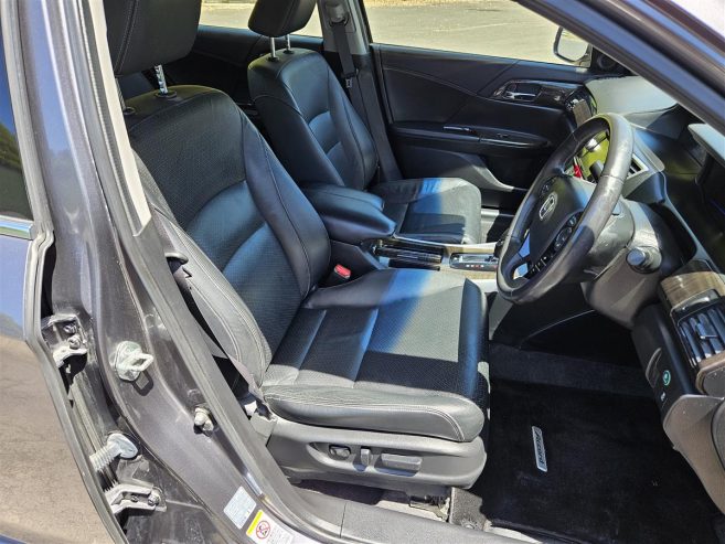 2013 Honda Accord HYBRID, HIGH SPEC Sedan Automatic CRUISE CONTROL, LEATHER AND HEATED SEATS,