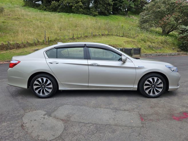 2013 Honda Accord HYBRID, CRUISE CONTROL Sedan Automatic REVERSING CAMERA, BRAND NEW TYRES