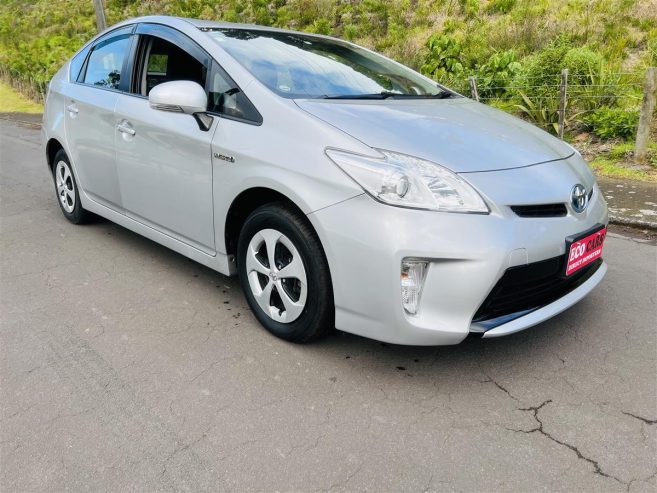 2016 Toyota Prius REVESING CAMERA Hatchback Automatic LOW KM