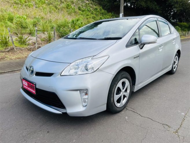 2016 Toyota Prius REVESING CAMERA Hatchback Automatic LOW KM