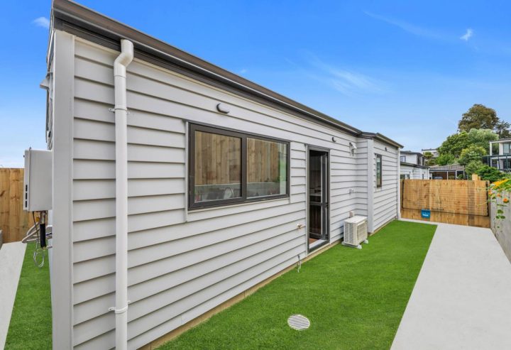 8/50 Tiverton Road, Avondale, Auckland