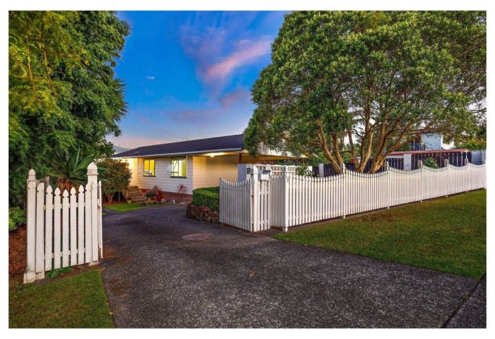 2 Allington Road, Massey, Auckland