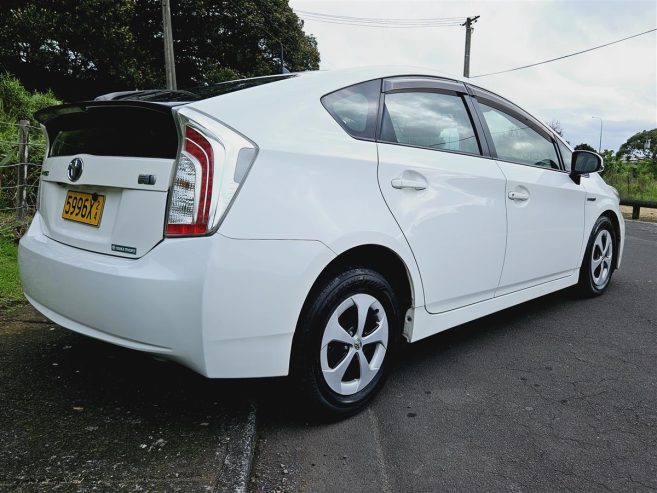 2014 Toyota Prius HYBRID, S MODEL Hatchback Automatic REVERSING CAMERA, PUSH BUTTON START