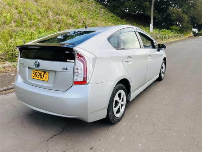 2016 Toyota Prius REVESING CAMERA Hatchback Automatic LOW KM