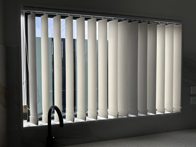 VERTICAL/THERMAL ROLLER BLINDS