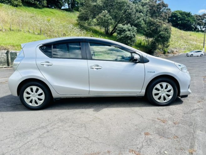 2014 Toyota Aqua HYBRID !! SUPER LOW KMS !! Hatchback Automatic