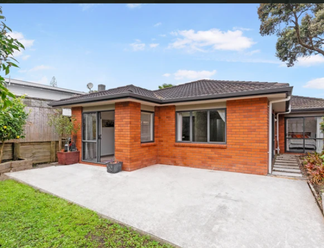 25 McInnes Road  Weymouth, Auckland