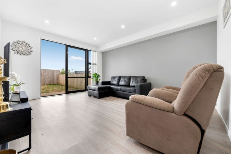 50/50 to All Agents, 36 Karoro Road, Flat Bush, Auckland