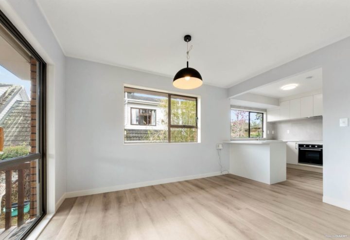 Newly Renovated Home in Macleans Zone, 2/21 Jillteresa Crescent, Half Moon Bay, Auckland