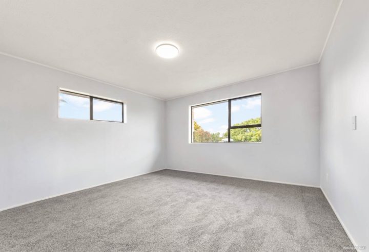 Newly Renovated Home in Macleans Zone, 2/21 Jillteresa Crescent, Half Moon Bay, Auckland