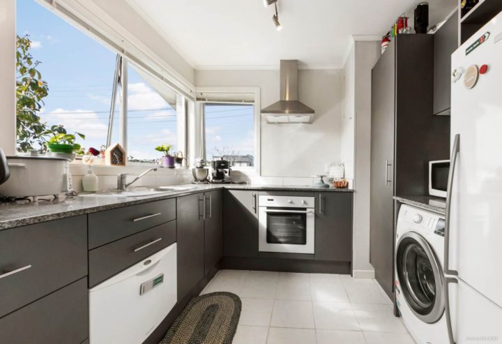 33B Eastern Beach Road, Bucklands Beach, Auckland