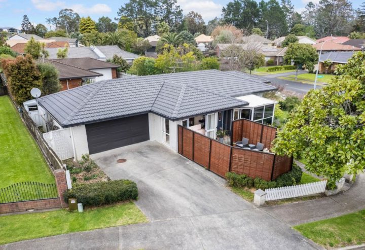 3/15 Bernie Edwards Place, Botany Downs, Auckland