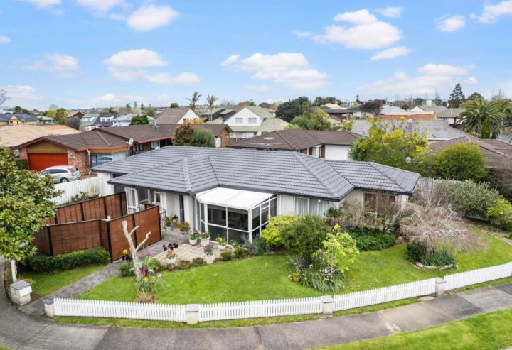 3/15 Bernie Edwards Place, Botany Downs, Auckland