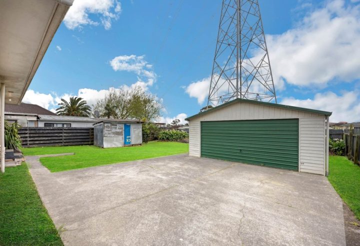 6 Serrano Place, Clover Park, Auckland