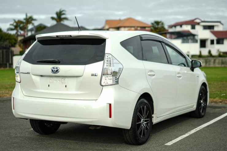 2011 Toyota Prius Alpha 1.8G Cruise Control, 1800cc, Hybrid, 5 Door, Station Wagon, 7 Seats, Automatic, Front Wheel, 120,468km