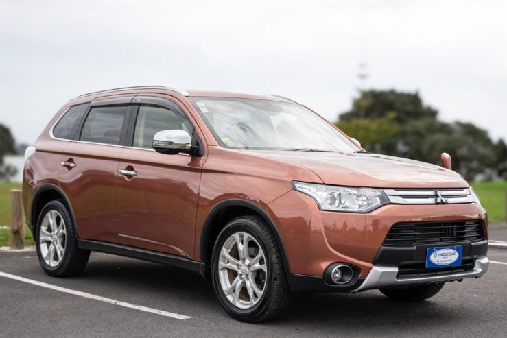 2014 Mitsubishi Outlander 2.4G 4WD 7 Seater, 2400cc, Petrol, 5 Door, SUV, Automatic, 75,593km