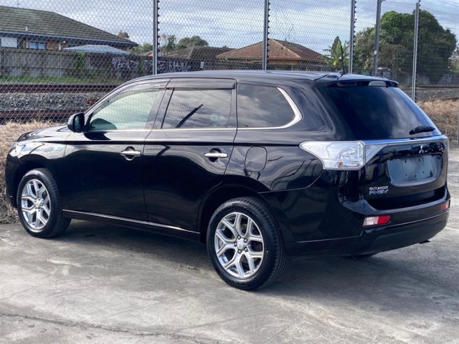 2013 Mitsubishi Outlander 2.0G 4WD PHEV, 2000cc, Plug-In Hybrid, RV-SUV, Automatic, 4WD, 97,925km