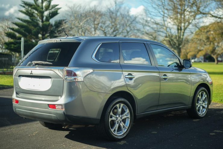 2013 Mitsubishi Outlander 2.4G 4WD 7 Seater, 2400cc, Petrol, 5 Door, SUV, Automatic, All Wheel Drive, 89,524km