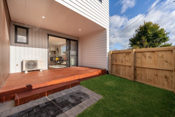 Premium Location, 4/3 Royal View Road, Te Atatu South, Auckland