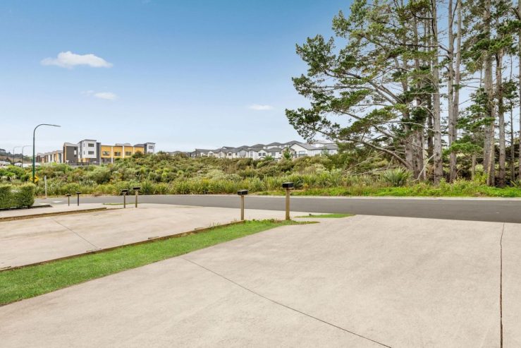 50/50 to All Agents, 36 Karoro Road, Flat Bush, Auckland