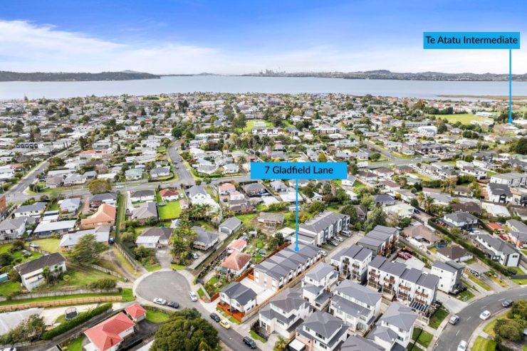 1/7 Gladfield Lane, Te Atatu Peninsula, Auckland