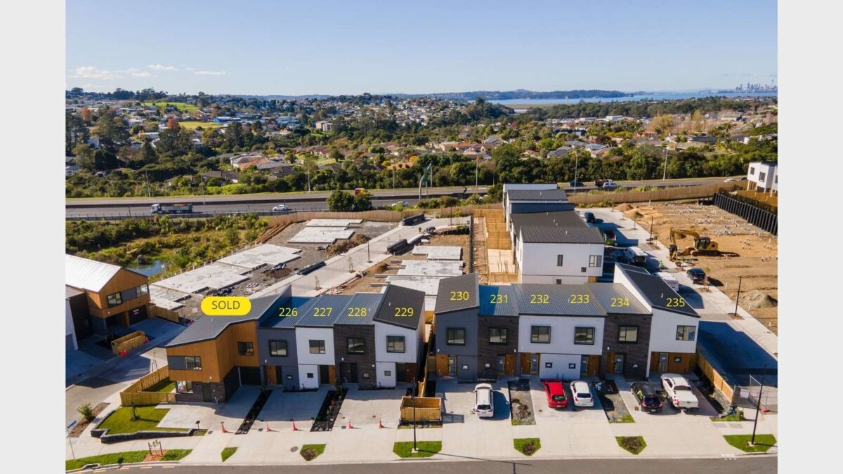 13-31 Kuaha Road Westgate, Auckland