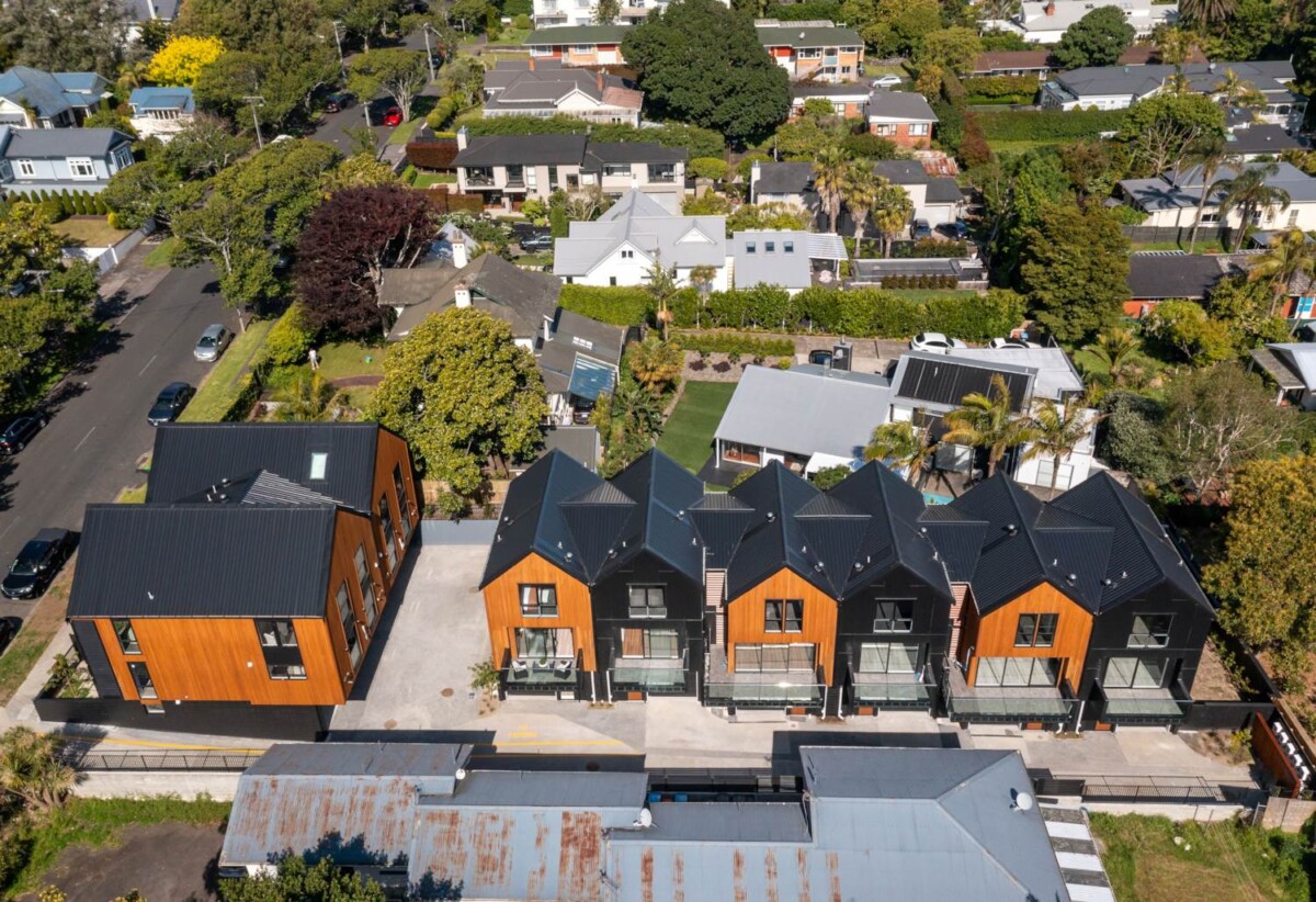 Urgent Sale, 9/20 Fairview Road, Mt Eden, Auckland