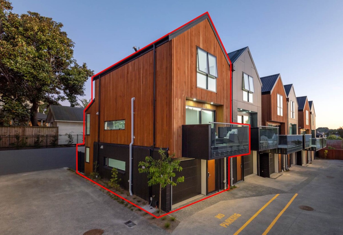 Urgent Sale, 9/20 Fairview Road, Mt Eden, Auckland