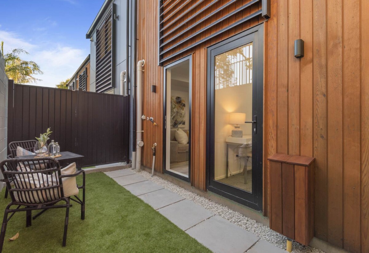 Urgent Sale, 4/20 Fairview Road, Mt Eden, Auckland