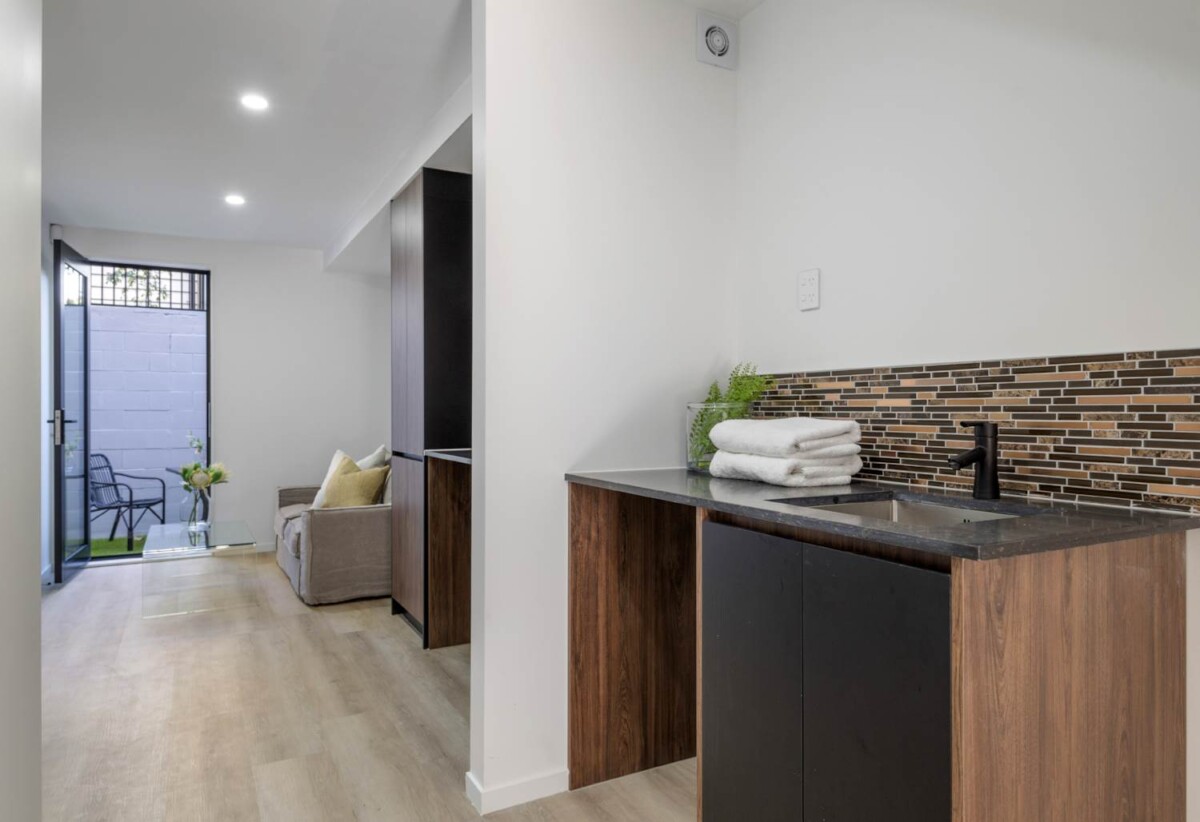 Urgent Sale, 4,5&9/20 Fairview Road, Mt Eden, Auckland