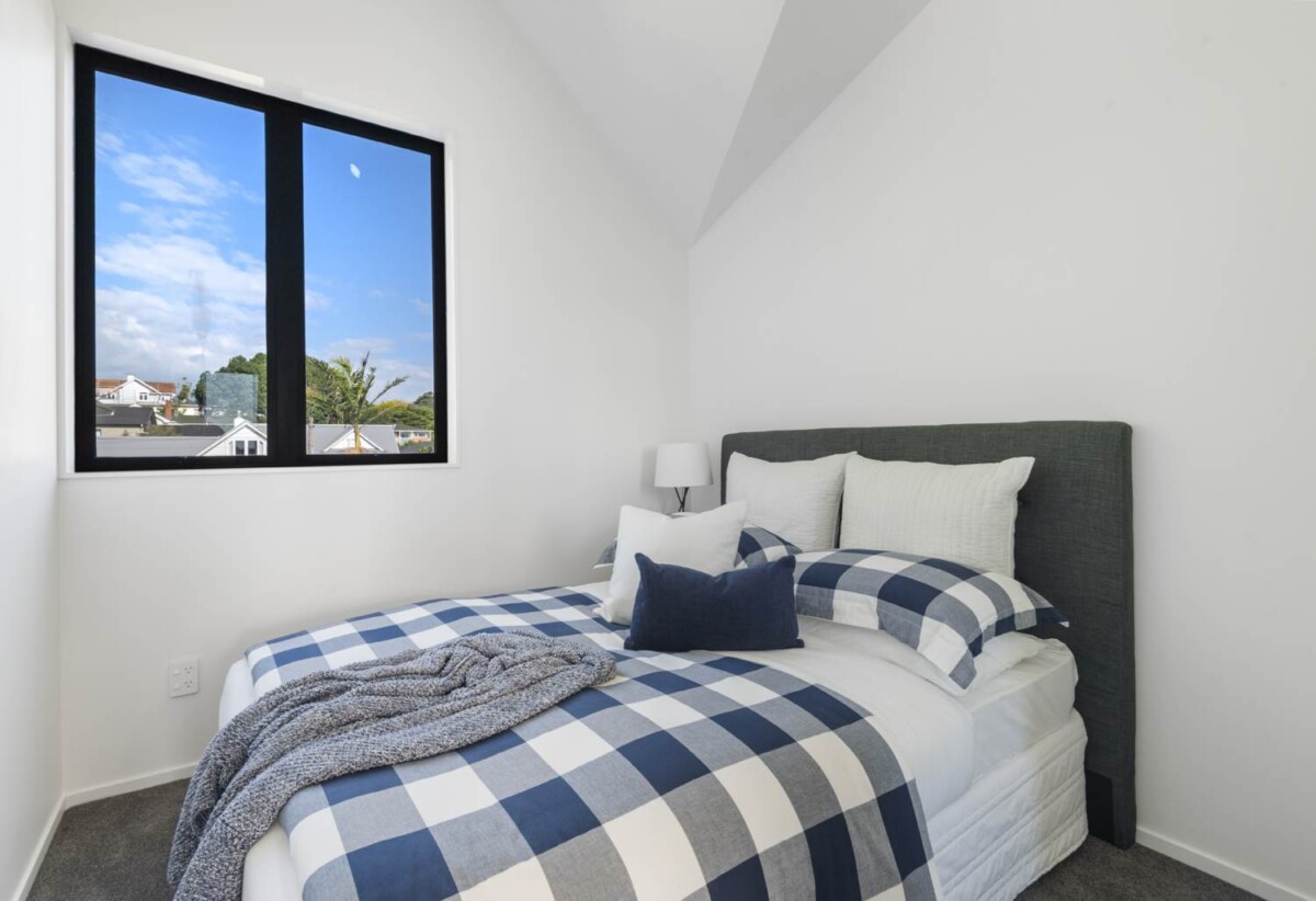 Urgent Sale, 4/20 Fairview Road, Mt Eden, Auckland