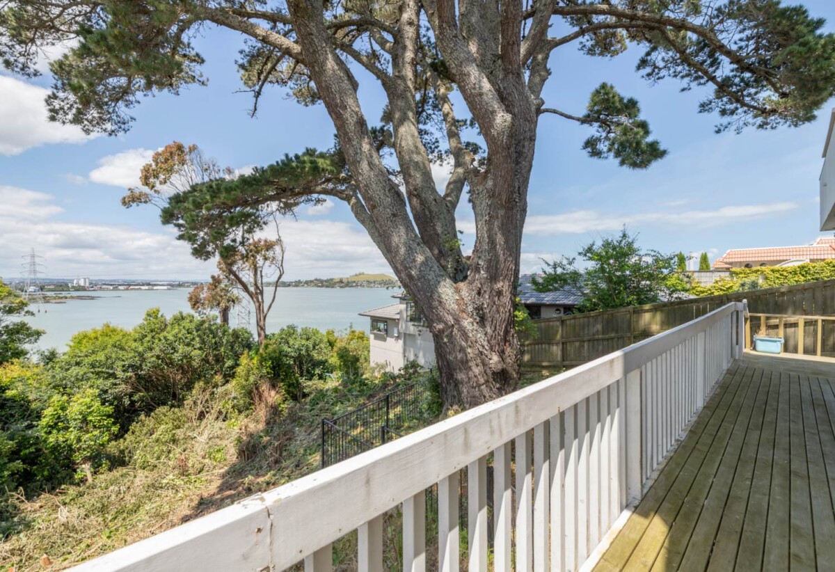 URGENT SALE, 40B Seacliffe Road, Hillsborough, Auckland