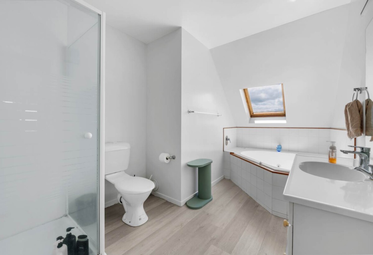URGENT SALE, 40B Seacliffe Road, Hillsborough, Auckland