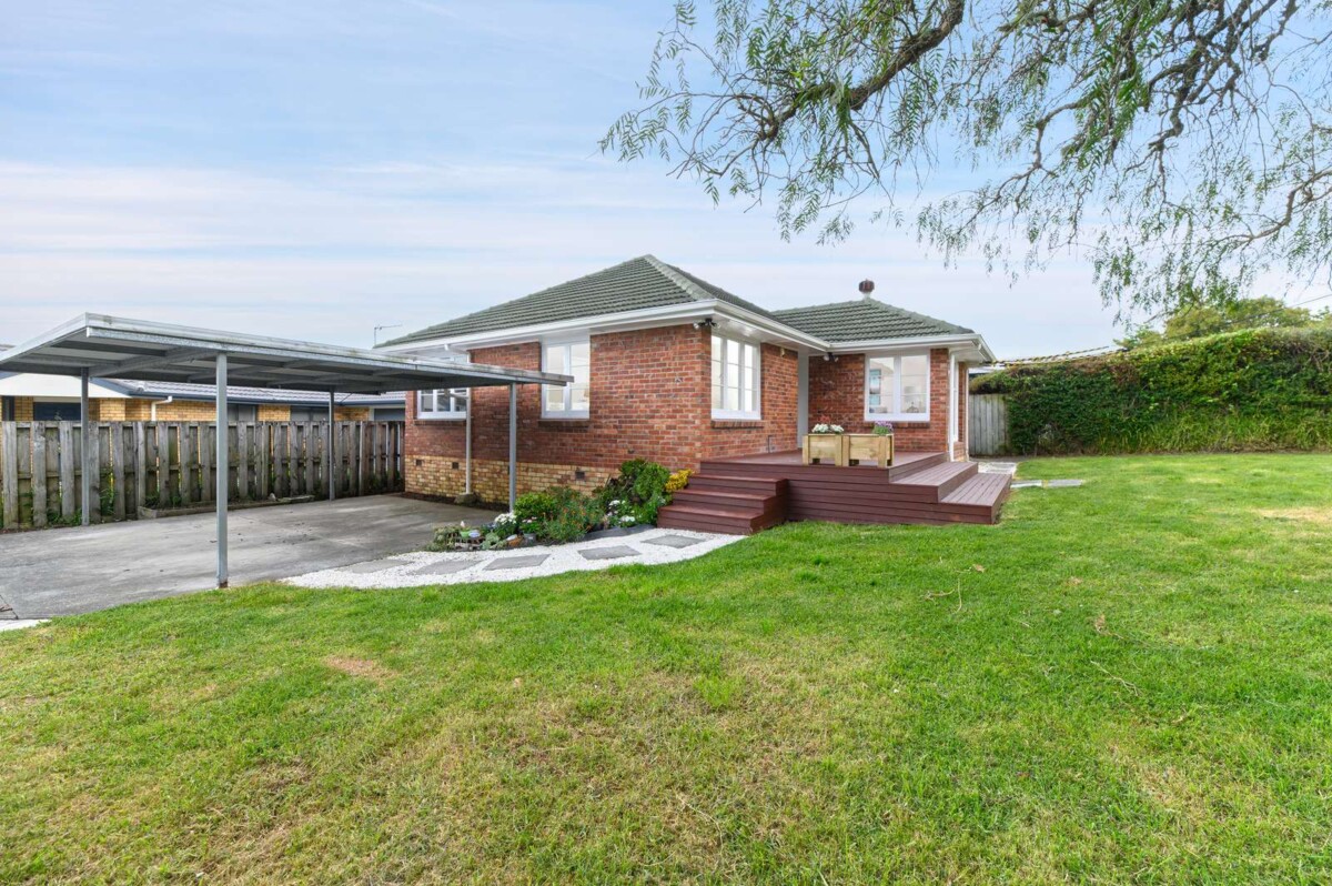38 Neil Avenue Te Atatu Peninsula, Auckland